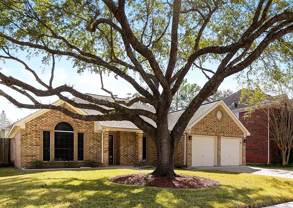 1st image of 3810 Pin Oak Dr N