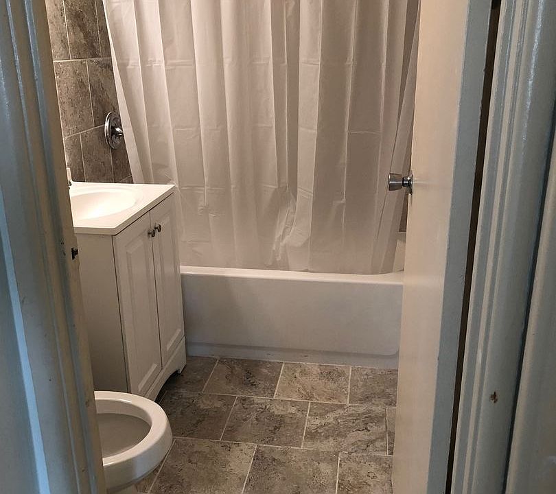 2nd image of 1120 Parkwood Dr APT 302
