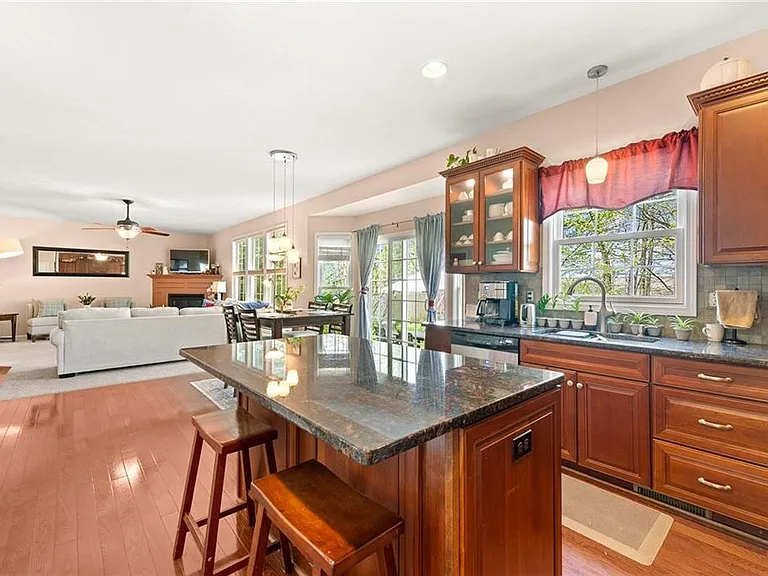73 Quartz Ave — Photo 8