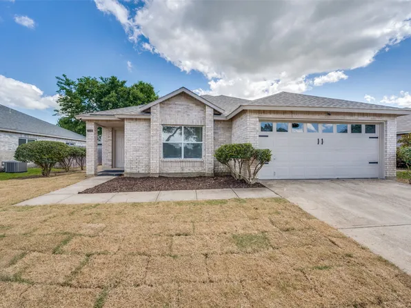 700 Capricorn Dr, Cedar Hill, TX 75104