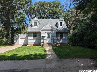 43 Willow Dr, Mason City, IA 50401