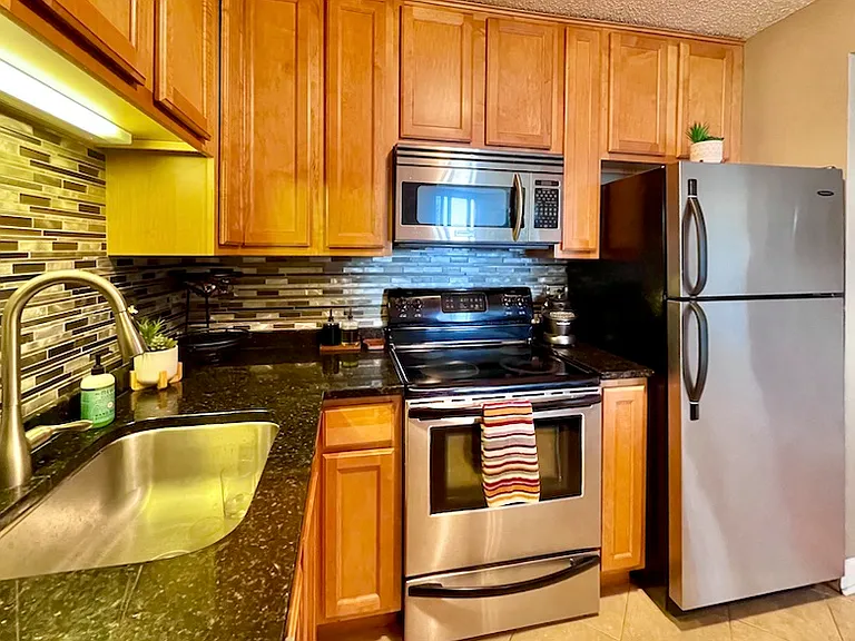 111 W Maple St #1605 — Photo 7