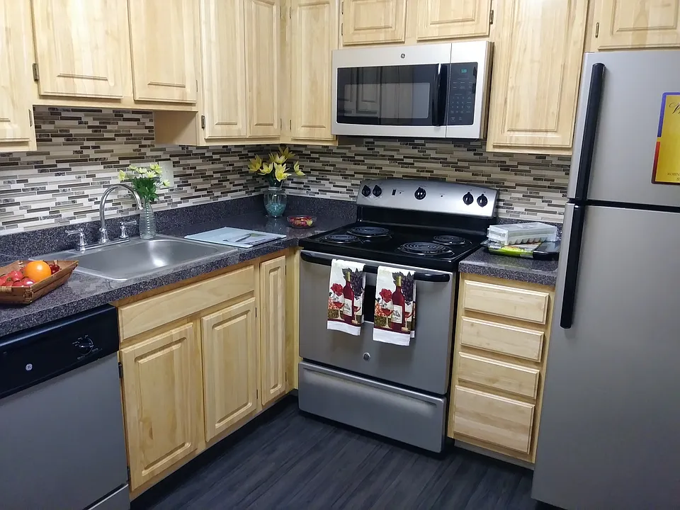 1Bd Silver Kitchen