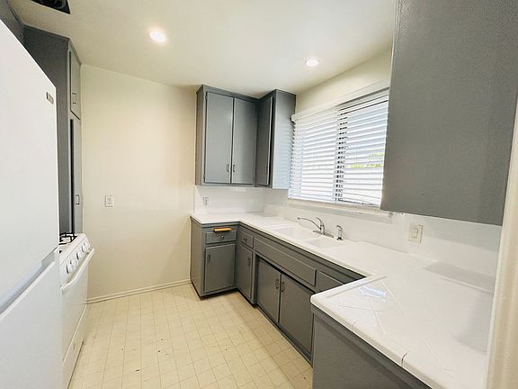 4th image of 7611 Lexington Ave APT 6