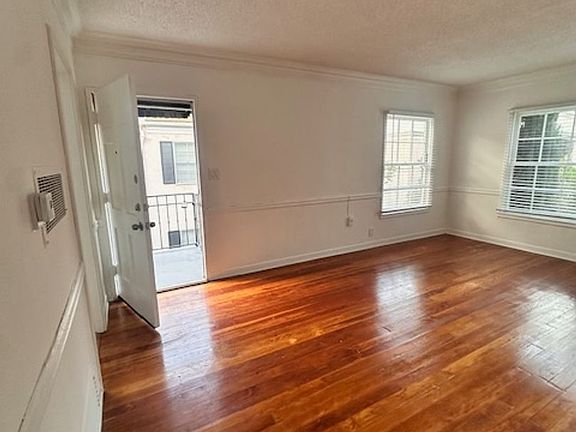 3rd image of 1401 Havenhurst Dr #14