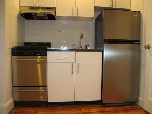 Rented by Metropolis Real Estate of Manhattan | media 23