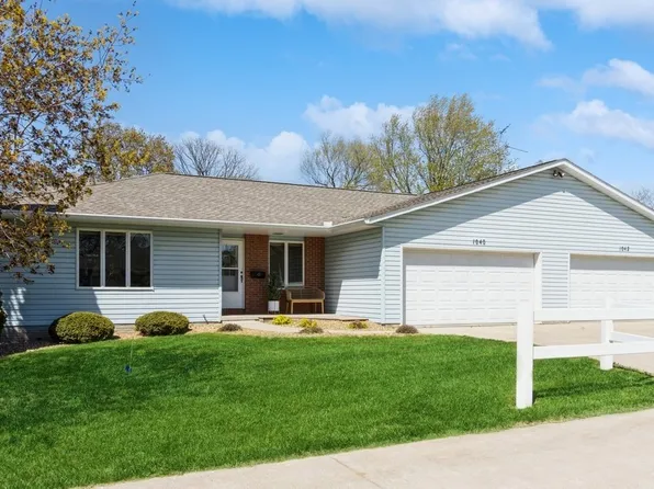 1040 Chatham St, Williamsburg, IA 52361