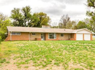 419 Country Club Rd, Salina, KS 67401