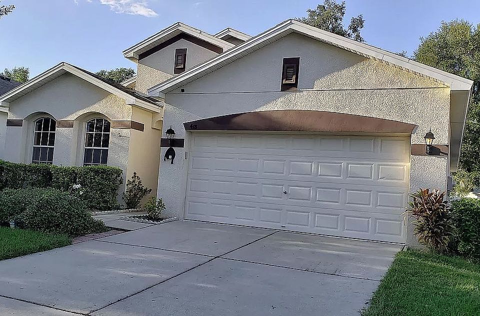 2nd image of 418 Kings Path Dr