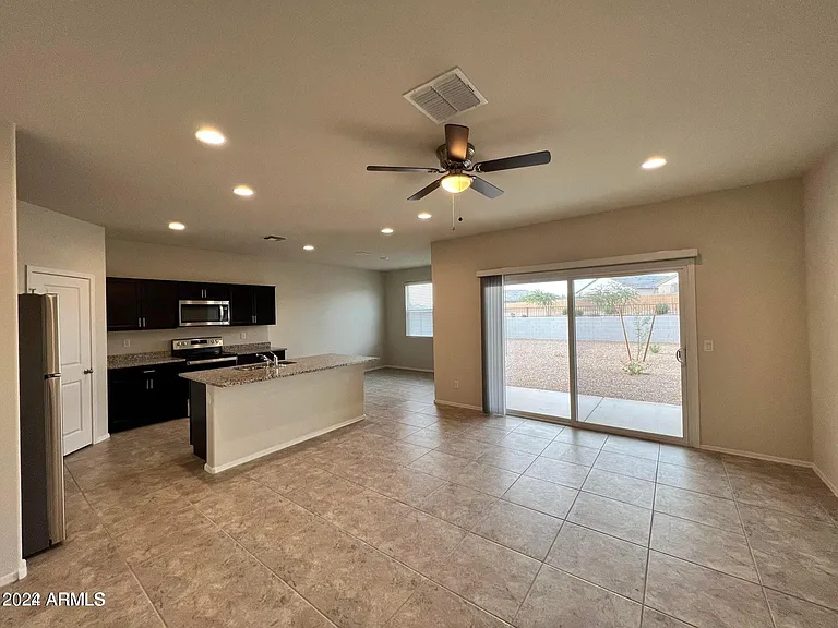 1058 W Avalon Canyon Dr — Photo 3