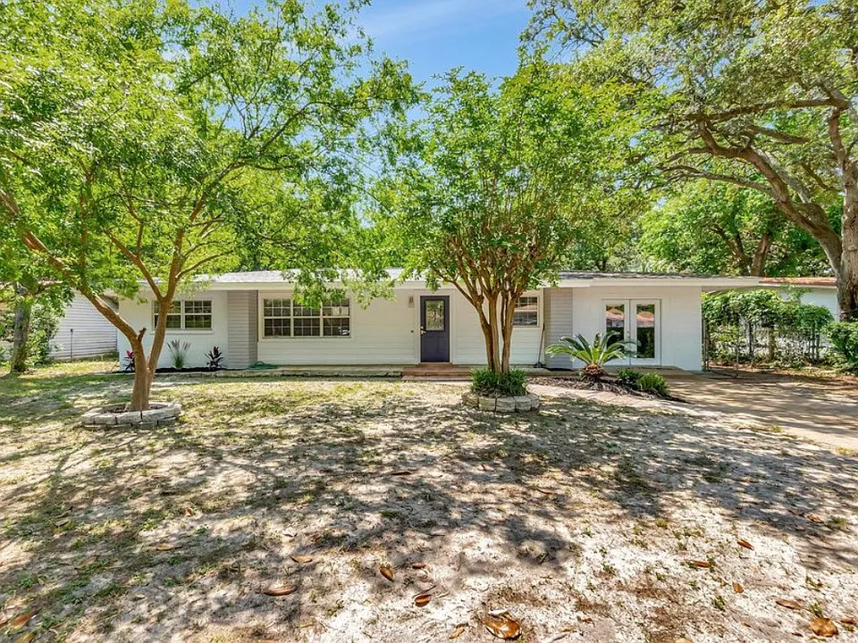 8 Waynel Cir