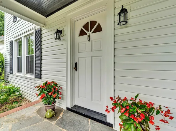 40 High St, Rocky Mount, VA 24151