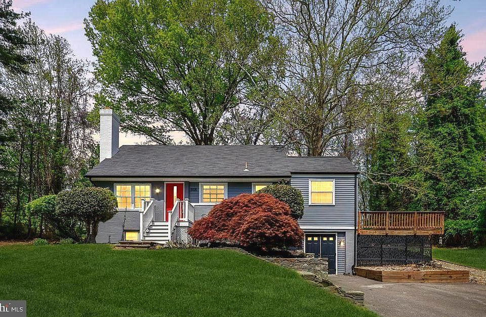 1st image of 3105 Holiday Dr