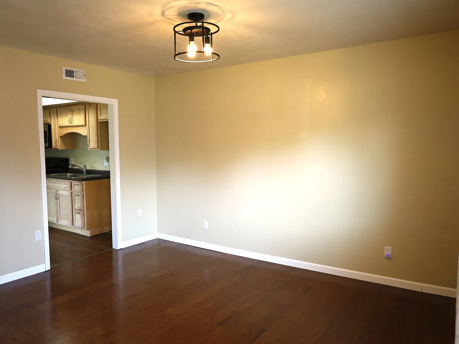 2 bed, 850 sqft, $1,250 — Photo 4
