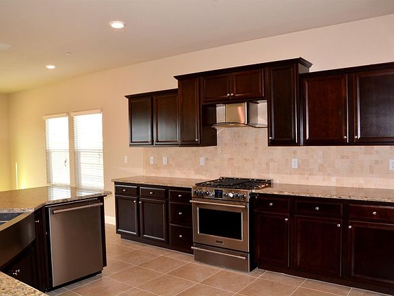 4th image of 382 N Chinowth Street #77