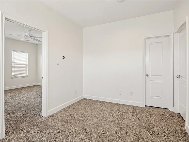 5402 Jonathan Ln — Photo 24