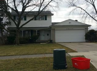 19115 Green Spruce Ln, Southfield, MI 48076