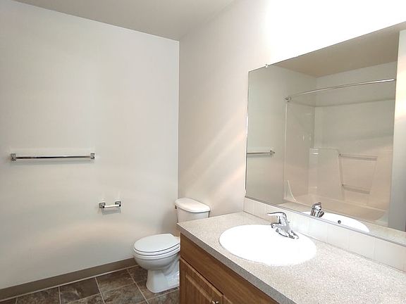 4th image of 14201-14205 E Burnside St #17