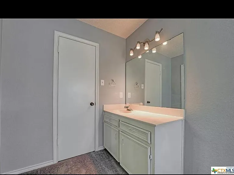 3300 Lois Ln — Photo 23