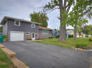 2040 Ramsey Dr, Decatur, IL 62526