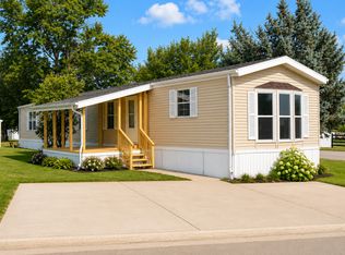 1201 Cherokee Dr, Marion, IA 52302