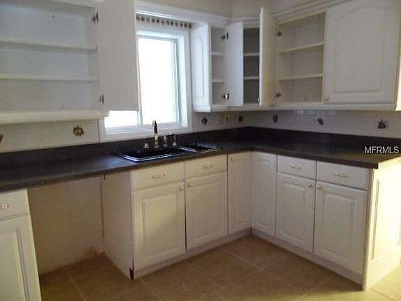3rd image of 319 W Martin Luther King Jr Dr