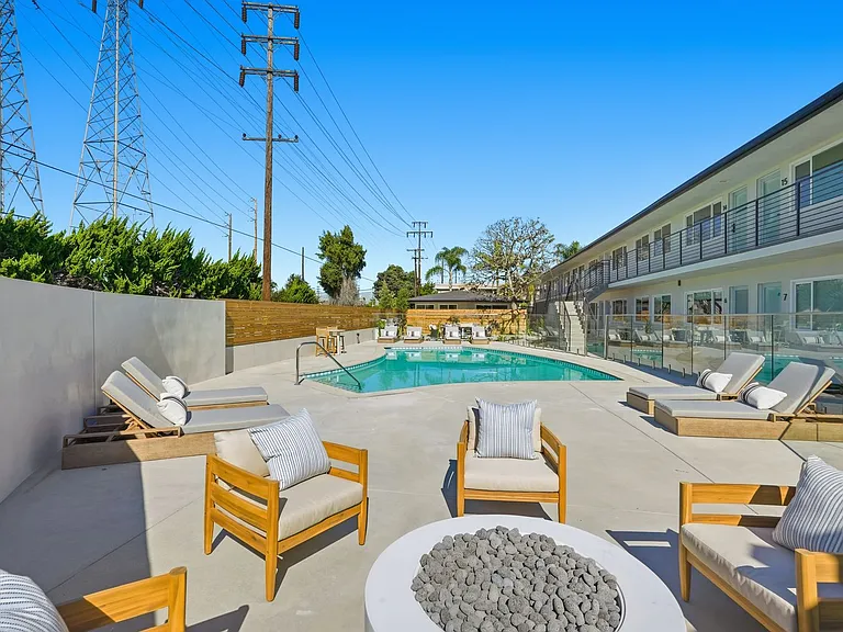 1620 E Maple, LLC — Photo 21
