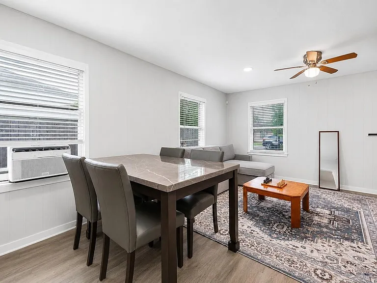 218 Hoffman St — Photo 3