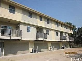 107 Half Moon Bay Ln, Ballwin, MO