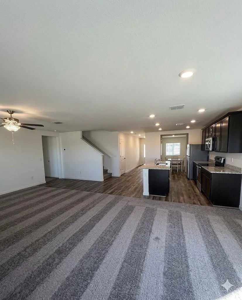 4 bed, 2.0 bath, 2490 sqft, $979 — Photo 3