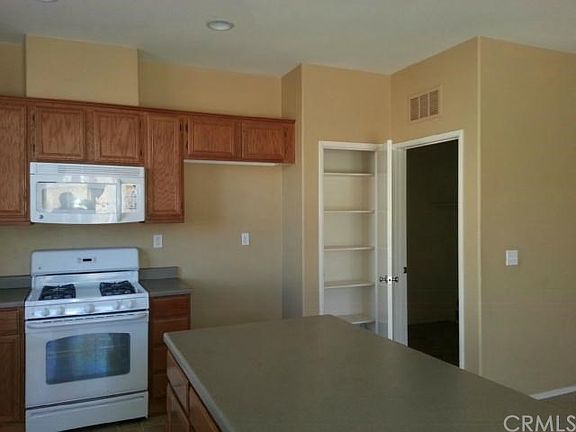 4th image of 15588 Red Oak Way