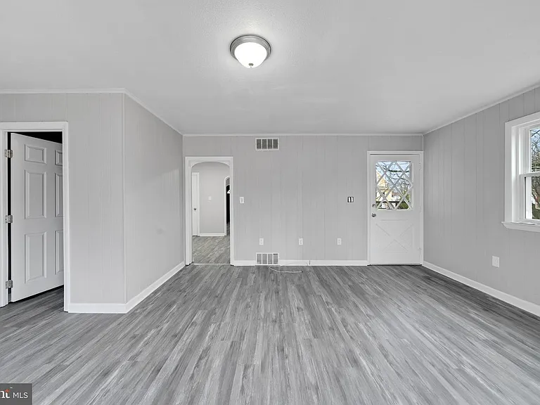 19 McClellan Ave — Photo 15