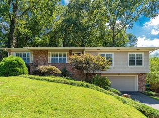 1318 N Glen Dr, Hixson, TN 37343