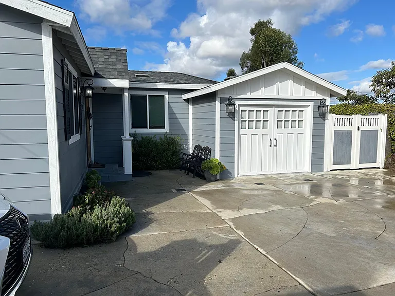 16233 Grand Ave #C — Photo 1