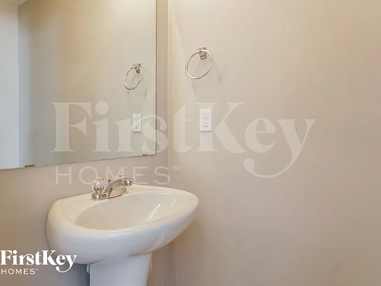 4778 Woodford Cir — Photo 15