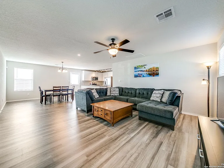 Fawn Valley Dr — Photo 2