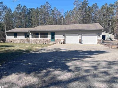 2168 S Lorenz Rd, Tawas City, MI, 48763
