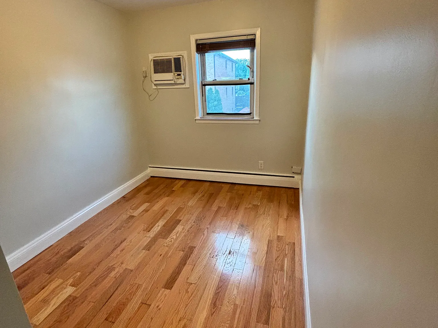 Borden Ave, Maspeth — Photo 1
