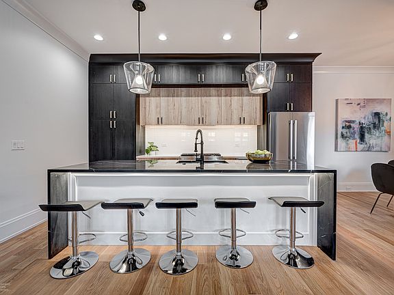 4th image of 1752 W Huron St #1R