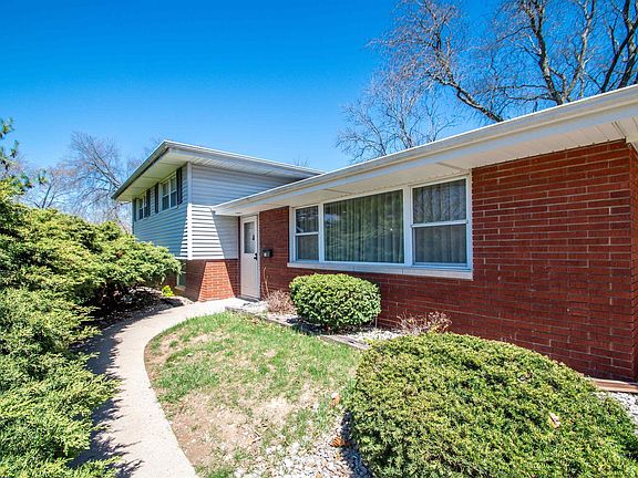 3rd image of 6926 N Patricia Ln