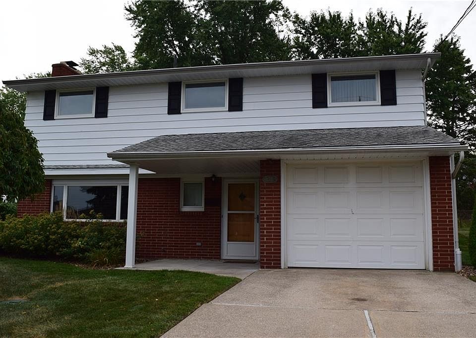 1st image of 1551 W 41st St