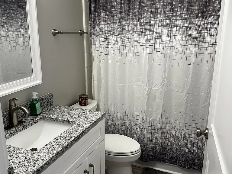 2701 Selwyn Ave — Photo 19