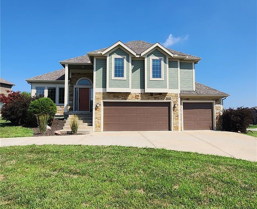 1st image of 7604 N Amoret Ave