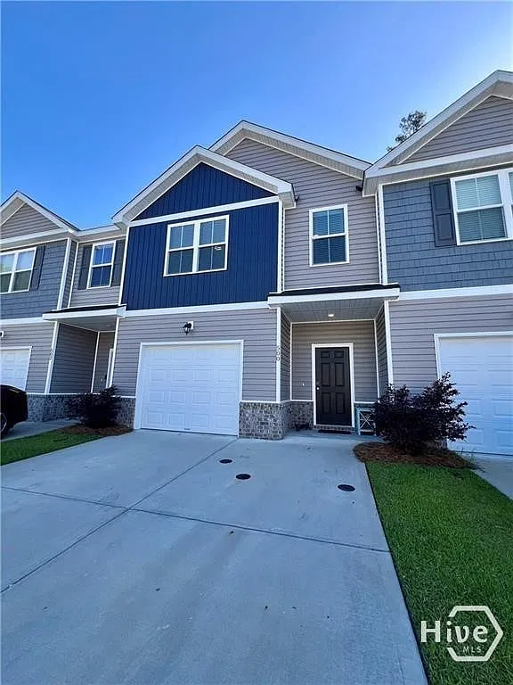 3 bed, 2.5 bath, 1605 sqft, $2,000 — Photo 1