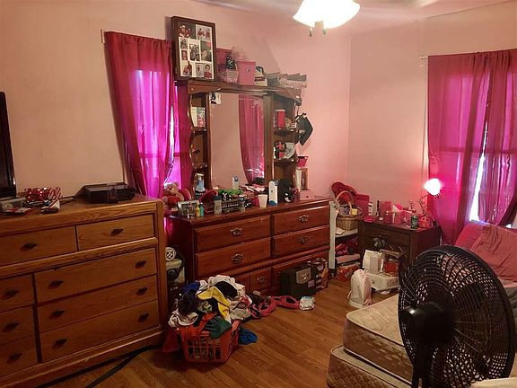 4th image of 2403 W Jackson St