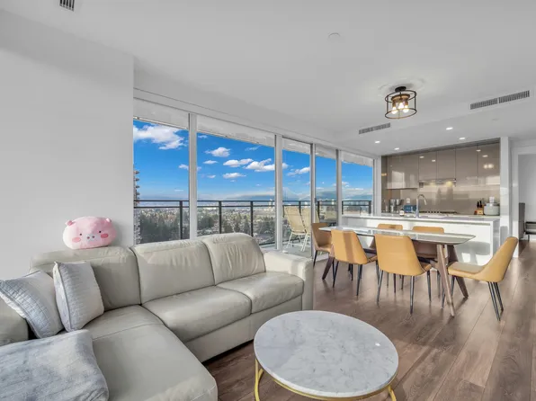 4711 Hazel St #1205, Burnaby, BC V5H 0J9