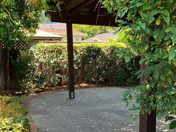 4th image of 336 Kuehnis Dr