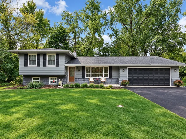 21 E Hillside Rd, Naperville, IL 60540