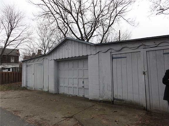 3rd image of 713 Harbaugh St