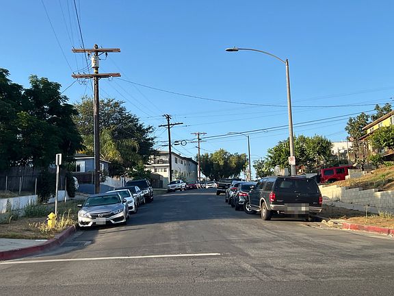 4th image of 1128 N Evergreen Ave